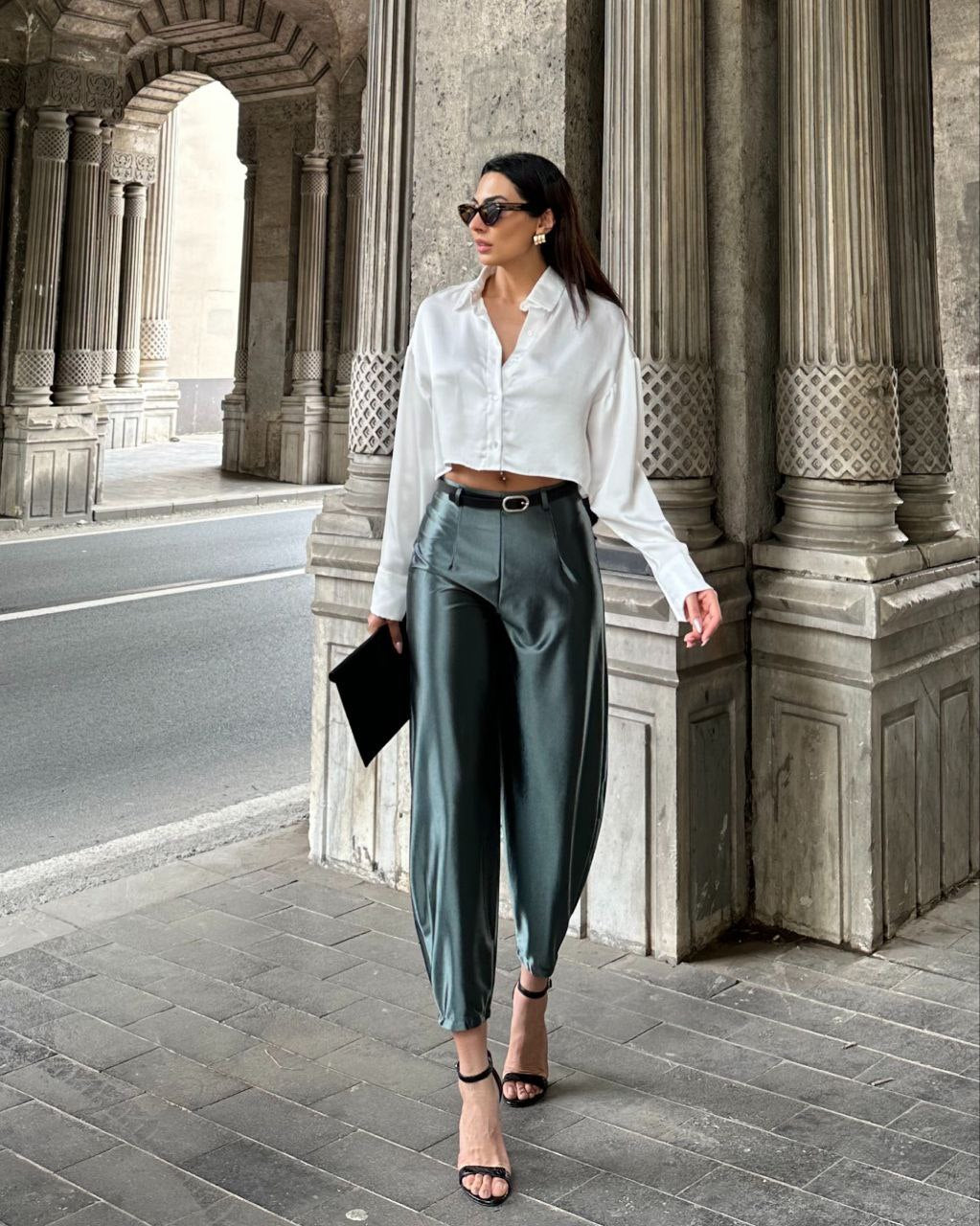 Pantalons femme en satin brillant pour un effet luxueux et élégant