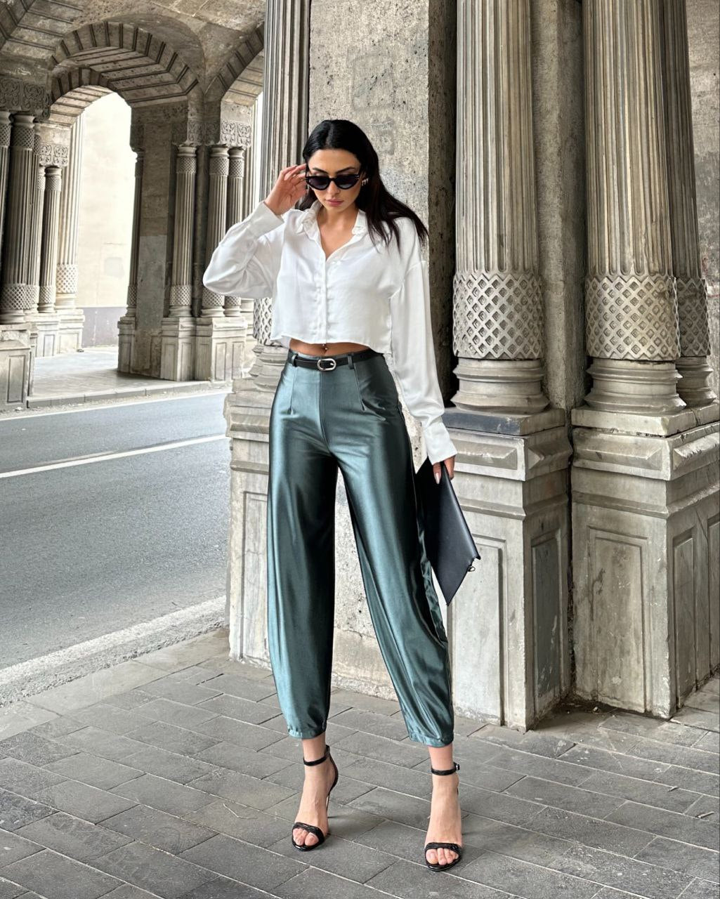 Pantalons femme en satin brillant pour un effet luxueux et élégant