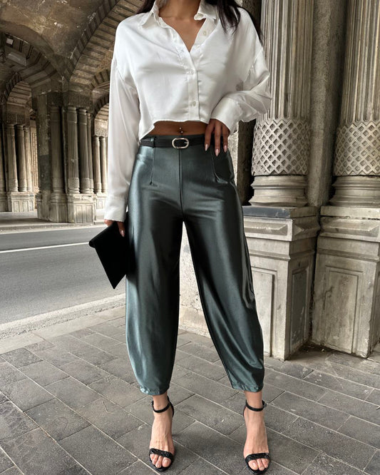 Pantalons femme en satin brillant pour un effet luxueux et élégant