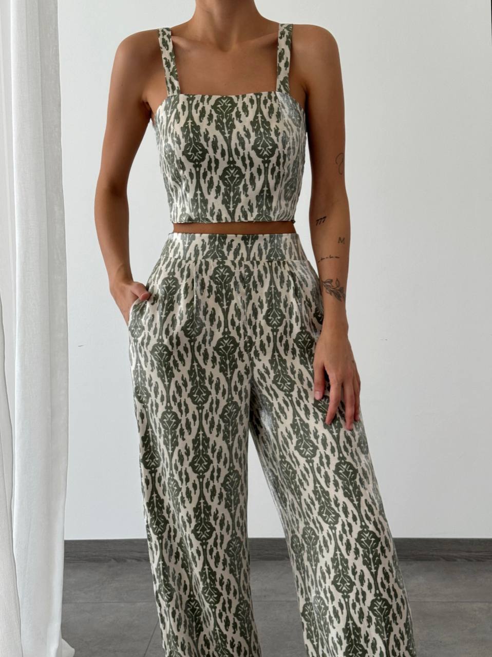 Ensemble pantalon et haut en satin