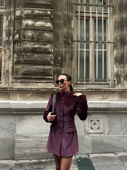 L'ensemble velours qui fait sensation Veste Blazer couleur bordeaux, mi-long, coupe droite et à la jupe midi en velours