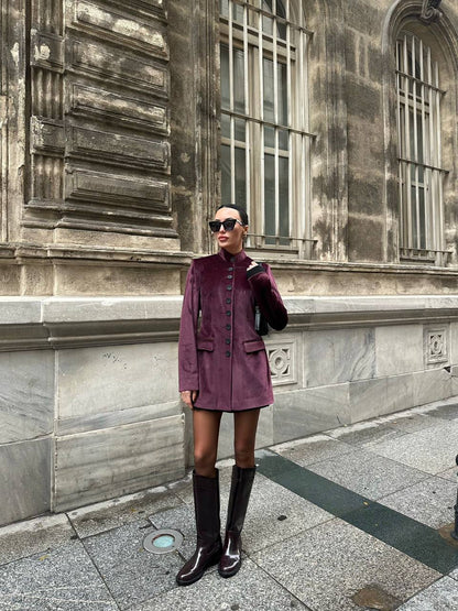 L'ensemble velours qui fait sensation Veste Blazer couleur bordeaux, mi-long, coupe droite et à la jupe midi en velours