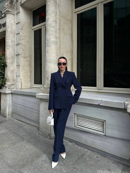 L'ensemble veste blazer et pantalon pour femme : un look à la fois chic et décontracté