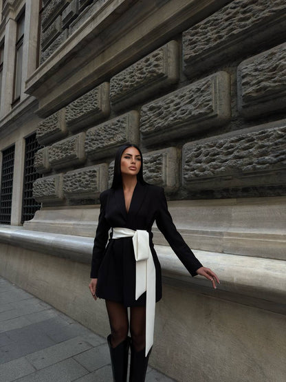 L'Art du Tailleur : Un Blazer Couture, Révélateur de Féminité et de Modernité